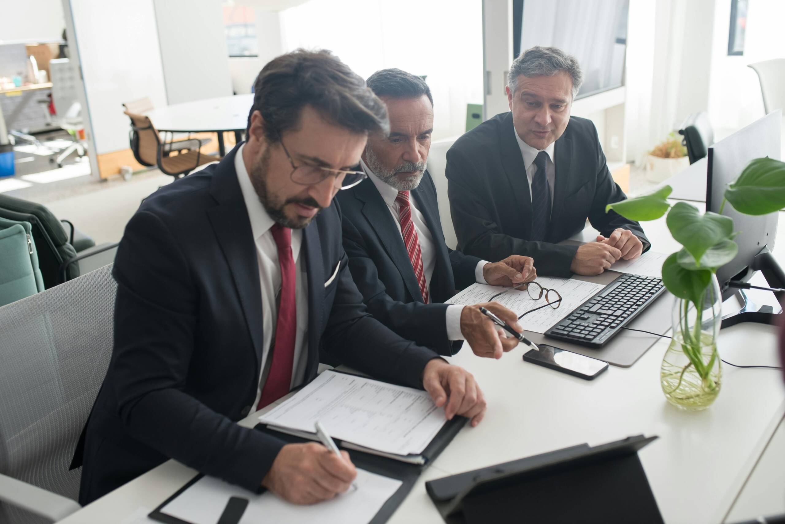 Overleg over fusie of overname tussen bestuurder en adviseurs