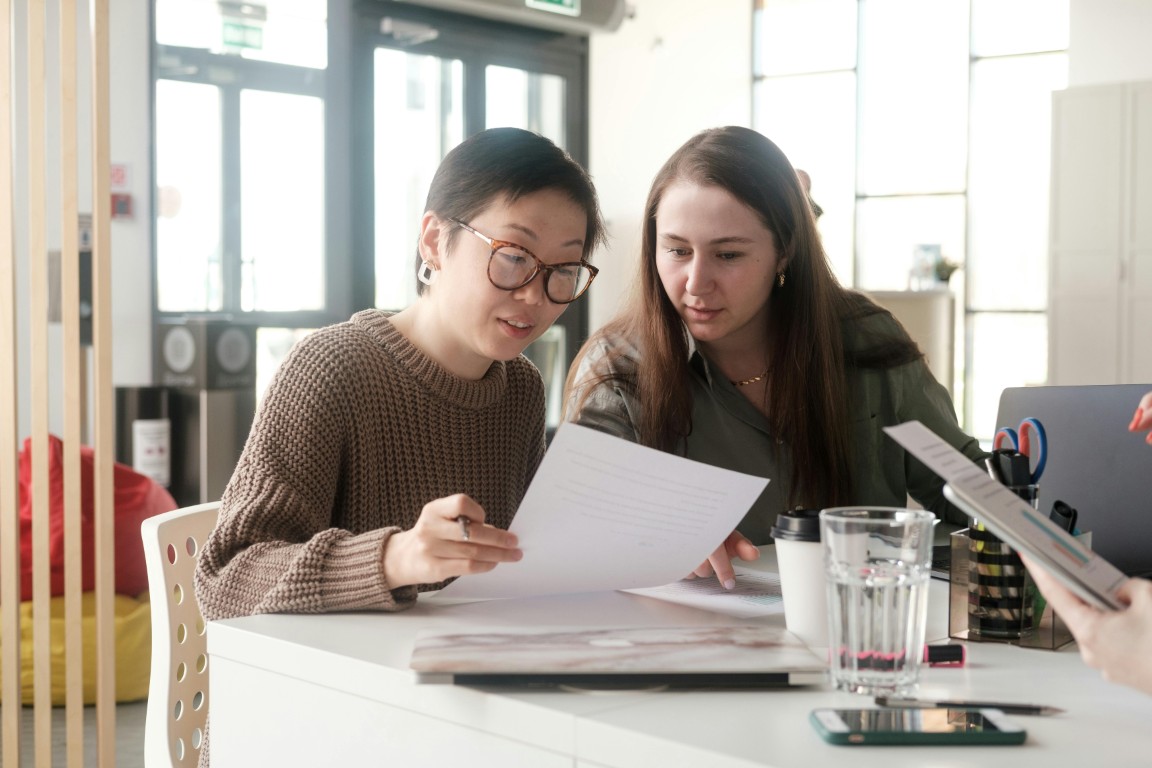 Collega’s bespreken functiebeschrijving en indeling in salarisschaal